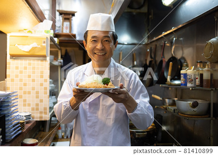 經營套餐店的獨資經營者 81410899