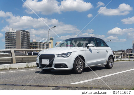 2box compact car 81411697