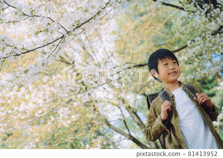 Elementary school boy (smile) Elementary school boy (smile) 81413952