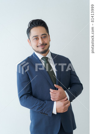 30 多歲的中東商人 30 多歲的中東商人 81413999