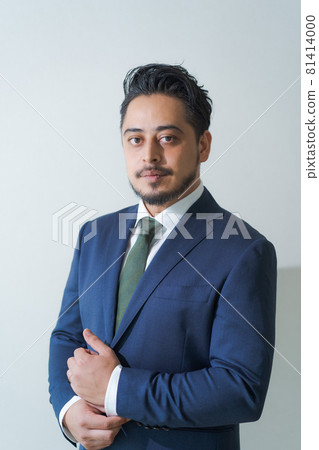 Businessman in his 30s, Middle Eastern Businessman in his 30s, Middle Eastern 81414000