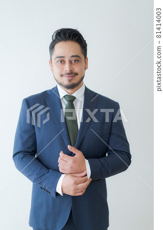 Businessman in his 30s, Middle Eastern Businessman in his 30s, Middle Eastern 81414003