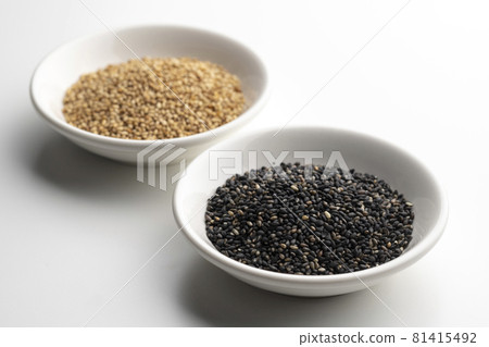 White sesame and black sesame 81415492
