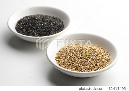 White sesame and black sesame 81415493