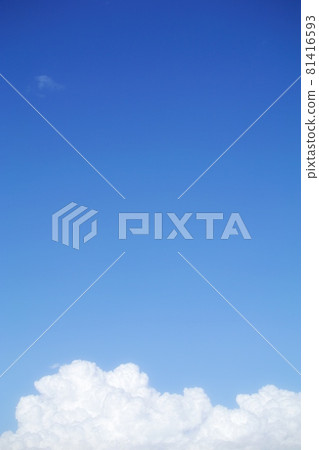 Blue sky and white cumulonimbus with vertical stripes Blue sky and white cumulonimbus with vertical stripes 81416593