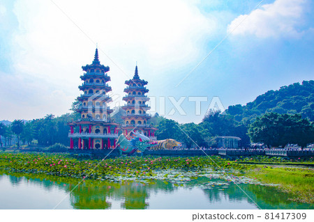 Kaohsiung Lotus Pond Dragon Tiger Tower Taiwan Kaohsiung Lotus Pond Dragon Tiger Tower Taiwan 81417309
