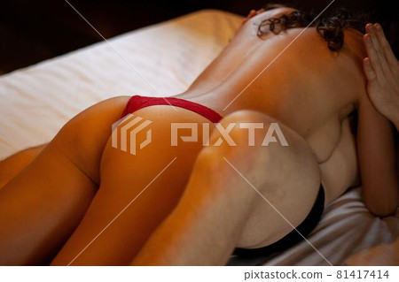 Sexy couple hugging each other 81417414