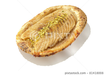Photographed pistachio and sliced apple tartlets on a white background Photographed pistachio and sliced apple tartlets on a white background 81418008
