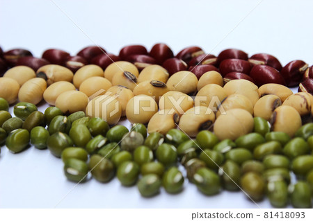 Soybean, red bean and green bean isolated on the white background 81418093