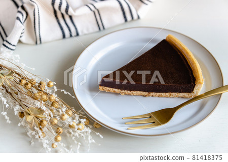 chocolate tart 81418375