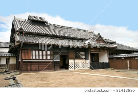 Japanese house at the end of the Edo period, former Nakasuji family house, important cultural property, Wakayama city 81418650