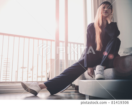 Asian Fashion model girl with skateboard posing on Sofa in an apartment for street fashion Asian Fashion model girl with skateboard posing on Sofa in an apartment for street fashion 81419306