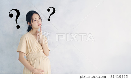 Pregnant woman with doubts Pregnant woman with doubts 81419535