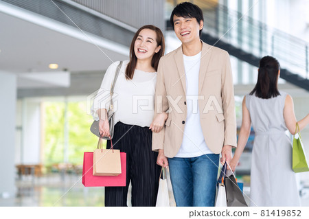 Women Shopping Date Shopping Couples Couples 81419852