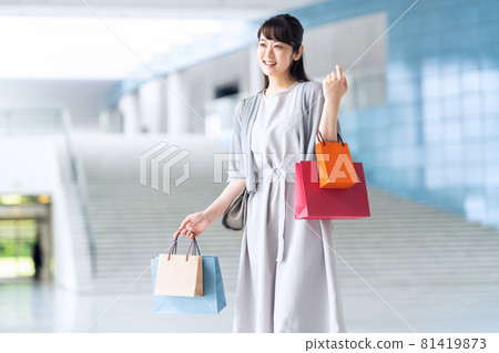 女人購物購物 81419873