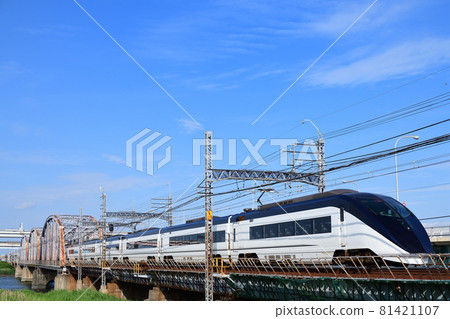 Keisei Skyliner running fast on the Arakawa Bridge Keisei Skyliner running fast on the Arakawa Bridge 81421107