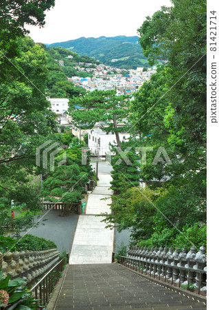 View the city from the hill of the shrine View the city from the hill of the shrine 81421714