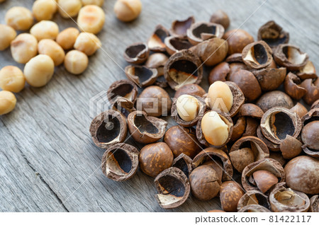 Pile of peeled Macadamia nuts on wooden table 81422117