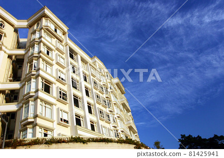 the Luxury house at the peak of hong kong 16 Dec 2004 81425941