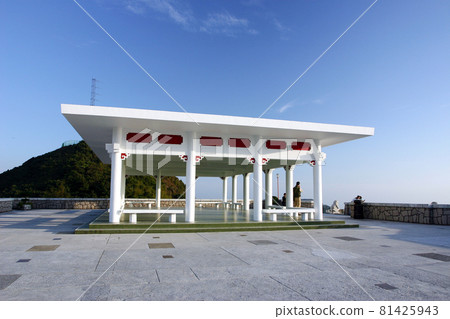 the pavilion , at the Victoria Peak Garden 16 Dec 2004 the pavilion , at the Victoria Peak Garden 16 Dec 2004 81425943