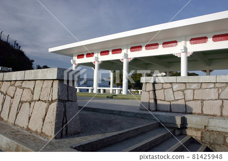 the pavilion , at the Victoria Peak Garden 16 Dec 2004 81425948