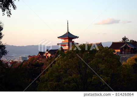 Kiyomizu Temple at dusk, Mie Tower 81426864