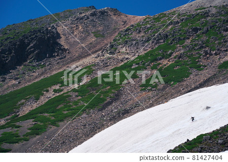 Summer skiing on the clouds on the upper left side of Norikura Taisetsukei 81427404