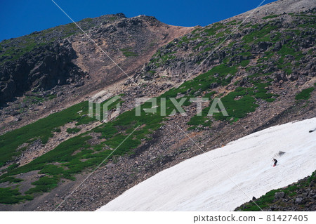Summer skiing on the clouds on the upper left side of Norikura Taisetsukei 81427405