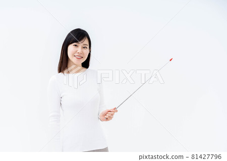 一個女人用指點桿 81427796