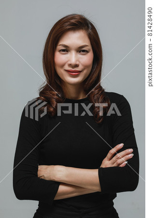 Cute beautuful woman in black long sleeves t-shirt foled arms and looking to camera with self-confidence Cute beautuful woman in black long sleeves t-shirt foled arms and looking to camera with self-confidence 81428490