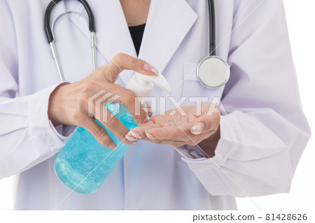 Doctor hand pouring alcohol cleaning gel Doctor hand pouring alcohol cleaning gel 81428626