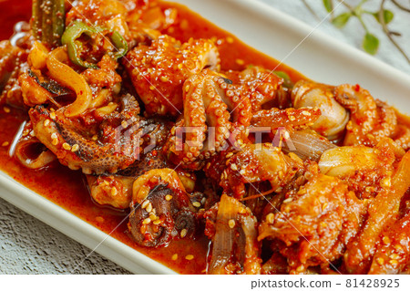 紅辣可口的炒章魚韓國菜 81428925