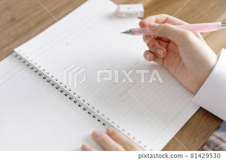 Female high school student to study 81429530