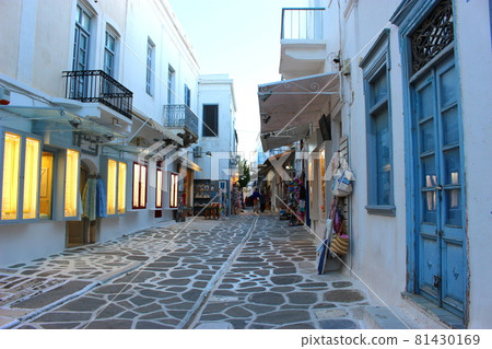 愛琴海的白色小鎮,帕羅斯島,希臘 愛琴海的白色小鎮,帕羅斯島,希臘 81430169