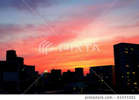 City silhouette and sunset City silhouette and sunset 81433381