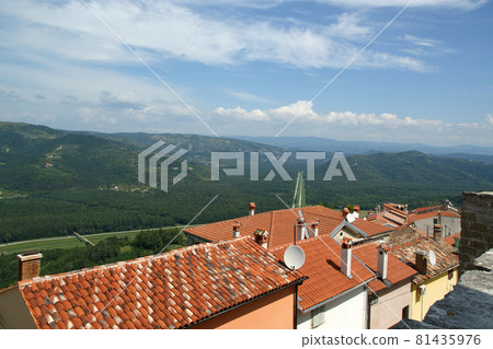 view of the house with red roofs and the valley from a high point. The town of Motovun, Croatia 81435976