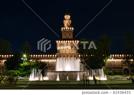 Sforza Castle, Castello Sforzesco at night. 81436435