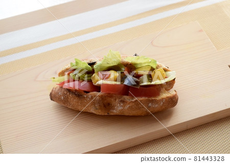 Baguette Provencal 81443328
