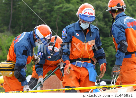 Public training of the Japan Disaster Relief Team (2011 Hyogo Prefectural Wide Area Disaster Prevention Center) 81446981