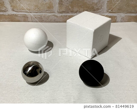Styrofoam_square or circle_black and white_arrangement 015 Styrofoam_square or circle_black and white_arrangement 015 81449619