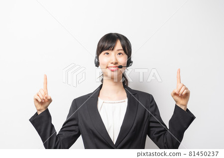 帶耳機的女接線員 81450237