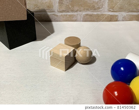 Random geometry of black and white_color_shape_arrangement 001 81450362