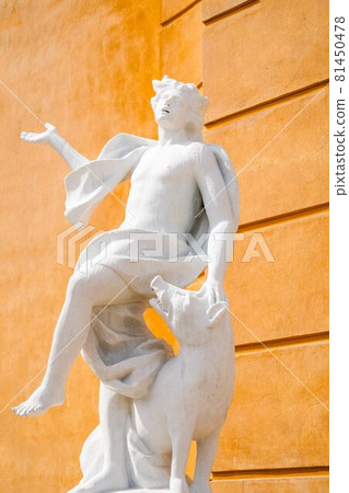 Statue at the Sanssouci or San Souci palace of Potsdam, Germany Statue at the Sanssouci or San Souci palace of Potsdam, Germany 81450478