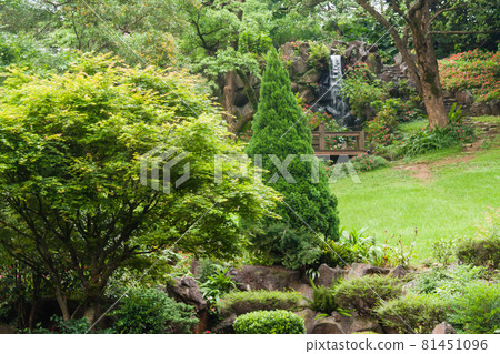 NEW TAIPEI CITY, TAIWAN - JANUARY 27, 2012: Gardens at Guan Dao Guan Ying Temple 81451096