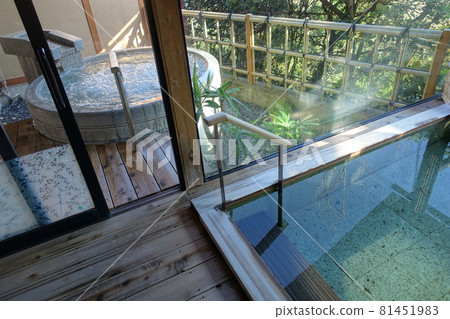 Warm up in the bath 81451983