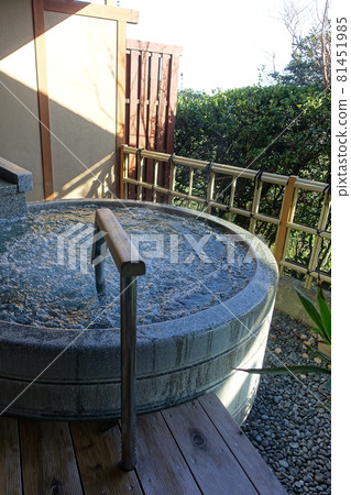 Warm up in the bath Warm up in the bath 81451985