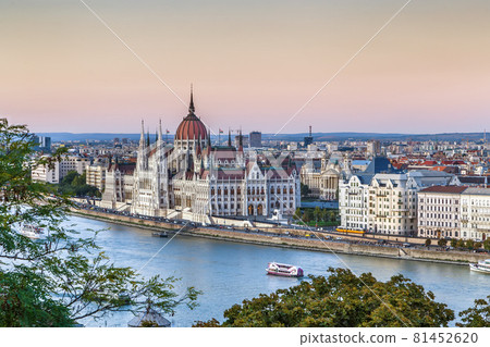 View of Hungarian Parliament Building, Budapest, Hungary View of Hungarian Parliament Building, Budapest, Hungary 81452620