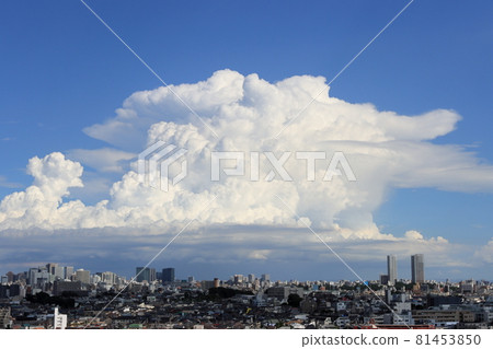 在城市發展的積雨雲 在城市發展的積雨雲 81453850