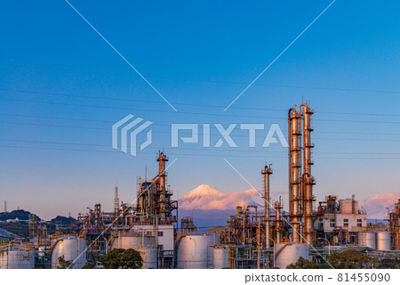 (Shizuoka Prefecture) Mt. Fuji evening view over Ihara Nikkei Chemical Industry / Factory (Shizuoka Prefecture) Mt. Fuji evening view over Ihara Nikkei Chemical Industry / Factory 81455090