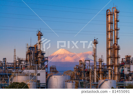 (靜岡縣) 伊原日經化學工業/工廠的富士山夜景 (靜岡縣) 伊原日經化學工業/工廠的富士山夜景 81455091